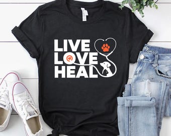 Shirt dierenarts / cadeau dierenarts / shirt dierenarts / T-shirt dierenarts / Live Love Heal Dogs Lovers shirt
