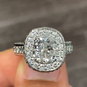 Kussengeslepen 3CT Moissaniet-ring: verborgen halo, witgouden bruidsring