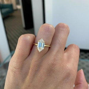 2 CT Hexagon Cut Moissanite Diamond Ring With 10K 14K 18K Solid Yellow Gold Engagement Ring Crushed Ice Hexagon Diamond Bridal Ring Gift Set