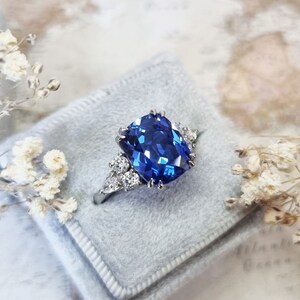 Anel de noivado com safira azul de 4 quilates, corte almofada: moissanita pera e redonda, ouro maciço