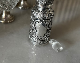 Antique Victorian sterling silver floral perfume scent bottle Chester 1899