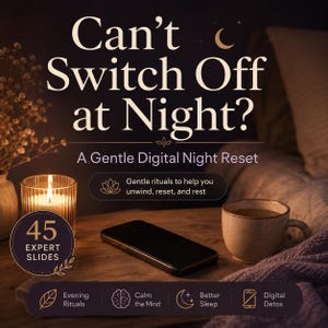 Op de afbeelding: Een digitale productafbeelding met de titel Can't Switch Off at Night? A Gentle Digital Night Reset. Het toont een brandende kaars, een smartphone en een mok op een houten oppervlak. De tekst bevat 45 Expert Slides, Evening Rituals, Calm the Mind, Better Sleep en Digital Detox.