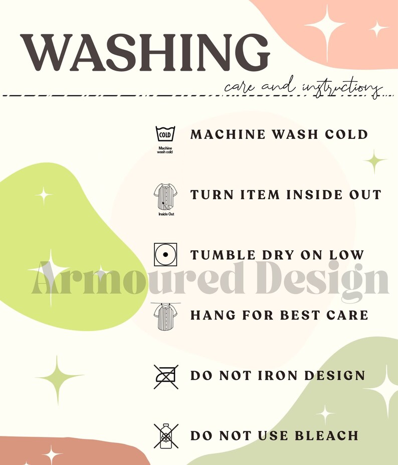 K&ouml;nnte beinhalten: Beige Grafik mit Waschanweisungen. Der Text lautet "WASHING care and instructions..." mit Symbolen f&uuml;r Maschinenw&auml;sche kalt, Artikel auf links drehen, im Trockner bei niedriger Temperatur trocknen, zum besten Ergebnis aufh&auml;ngen, Design nicht b&uuml;geln und keine Bleiche verwenden.