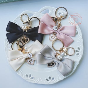 Dije de lazo personalizado con letra personalizada, llavero de lazo lindo personalizado, accesorios de dijes para bolsos, dije de lazo, colgante de bolso personalizado, regalo de novia