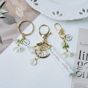 Lily of the Valley Keychain, Cute Floral Charm, Resin Key Ring, Flower Charms for Bag, Purse Charm, Handmade Gift, Y2K Style, Girls jewelry