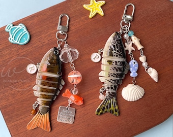 Llavero de pez con dije, llavero de cebo, colgante de pez, llaveros de señuelo hechos a mano, decoración para bolsos, joyería bonita, regalo de pesca