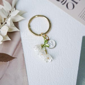Personalized Flower Keychain, Keychain for Girl, Lily of the Valley Charm, Botanical Jewelry, Keychain with Initial Charm, Handbag Accessory