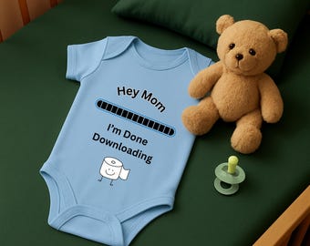 Body de bebé: "Hola mamá, ya terminé de descargar". Mono humorístico para mamás primerizas.