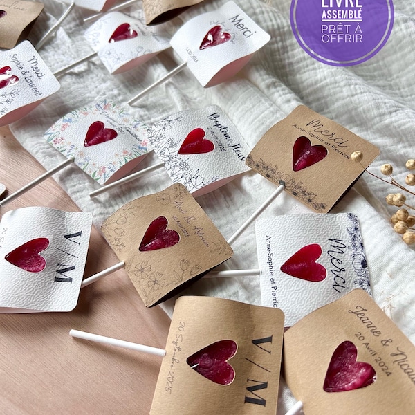 Personalized heart-shaped lollipop, perfect as a party favor for baptisms, weddings, birthdays, or other events. Already assembled and ready to give.