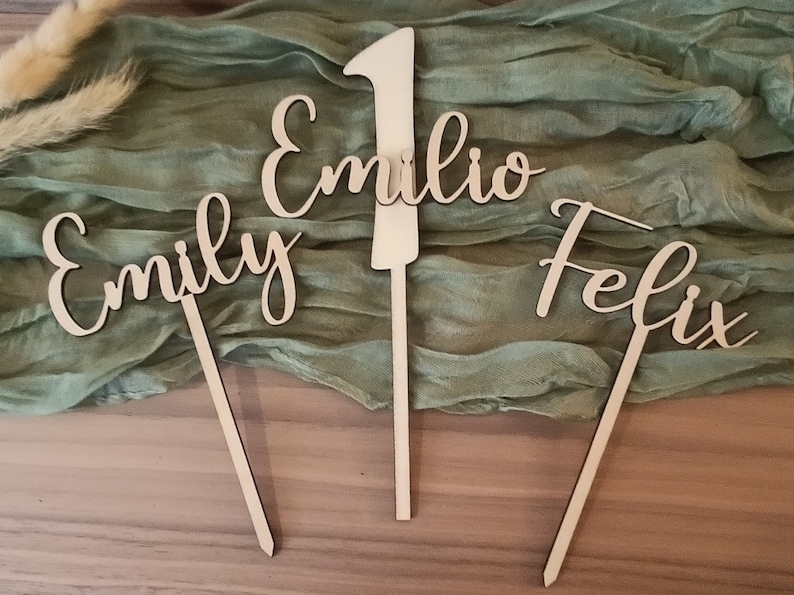 Personalisierter Cake Topper aus Holz zum Geburtstag Tortenstecker mit Name Kuchenstecker mit Zahl für Kinder und Erwachsene Bild 2