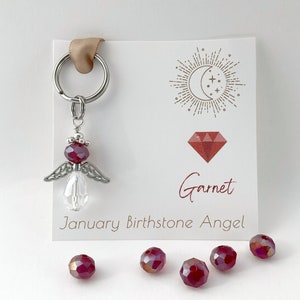 Portachiavi con angelo di cristallo con pietra portafortuna di gennaio, portachiavi in argento con perline color granato, regalo di compleanno personalizzato