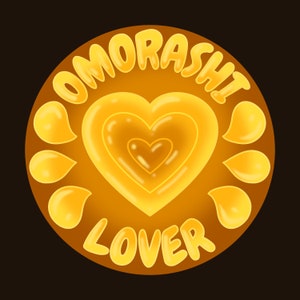 Könnte beinhalten: Ein gelber Kreis mit den Worten "OMORASHI LOVER" in einer stilisierten Schrift. Der Kreis hat eine große Herzform in der Mitte mit kleineren Herzen darin. Der Kreis ist von gelben Tropfenformen umgeben.
