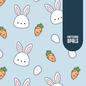 Peut inclure: Un fond bleu clair avec un motif répétitif de lapins blancs, de carottes oranges et d'œufs blancs. Les lapins ont des oreilles bordées de rose et des visages mignons. Les carottes ont des fanes vertes. Le texte "PATTERNS & PALS" est sur un rectangle vertical bleu foncé.