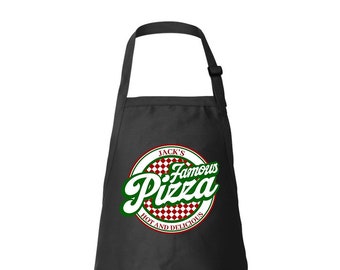 Puede incluir: Delantal negro con un logotipo circular blanco que dice "Jack's Famous Pizza Hot and Delicious".