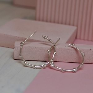 Hoop earrings with droplets made of sterling silver, open hoop earrings with organic structure, round hoops medium size, special gift for her