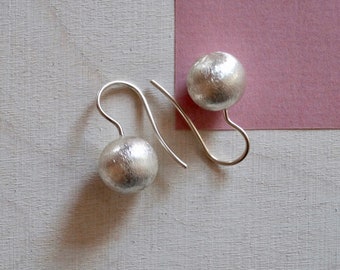 Ball earrings made of sterling silver with a matt surface, classic earrings, silver balls, made in Berlin, handmade jewelry