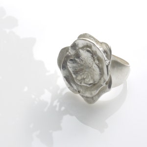 Flower ring in sterling silver, floral jewelry inspired by nature