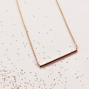 Collar con letra I plata bañada en oro - Letra Danzante, diseño minimalista, regalo especial para ella