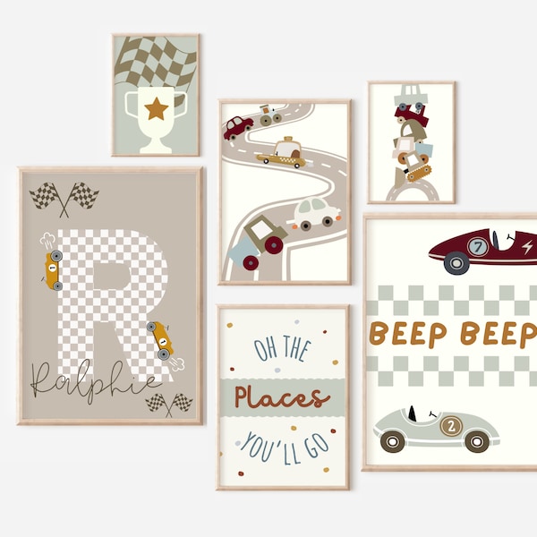 Conjunto de impresiones de galería de coches de carreras y vehículos para la pared de un dormitorio, una sala de juegos o una guardería, incluida una impresión inicial personalizada (sin marco).