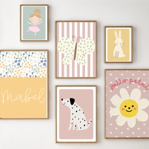 Set pastelkleurige prints voor de meisjeskamer of kinderkamer, inclusief een gepersonaliseerde naamprint. Galerijmuurafdrukken, gedrukt en verzonden (alleen afdrukken).