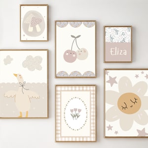 Set neutrale prints voor een meisjeskamer of kinderkamer, inclusief een gepersonaliseerde naamprint. Galerijmuurafdrukken, gedrukt en verzonden (alleen afdrukken).