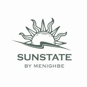 Op de afbeelding: Een logo met een gestileerd groen zonontwerp boven een gebogen lijn. Het woord "SUNSTATE" en de tekst "BY MENIGHBE" staan eronder, eveneens in groen. Het logo staat op een witte achtergrond, met een strak en eenvoudig ontwerp.