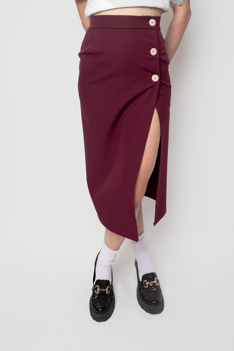 3 Buttons & Slit Skirt Red Crepe Push Up