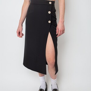 3 Buttons & Slit Skirt Black Crepe Push Up