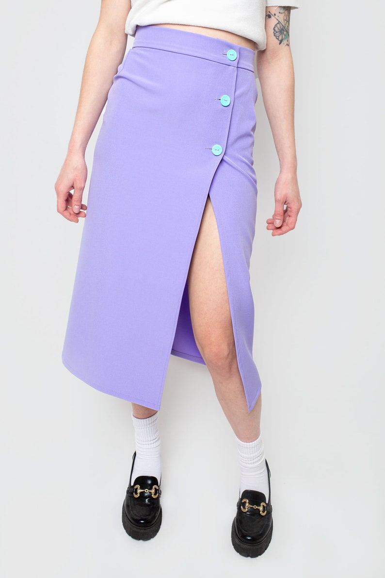 3 Buttons & Slit Skirt Lilac Crepe Push Up