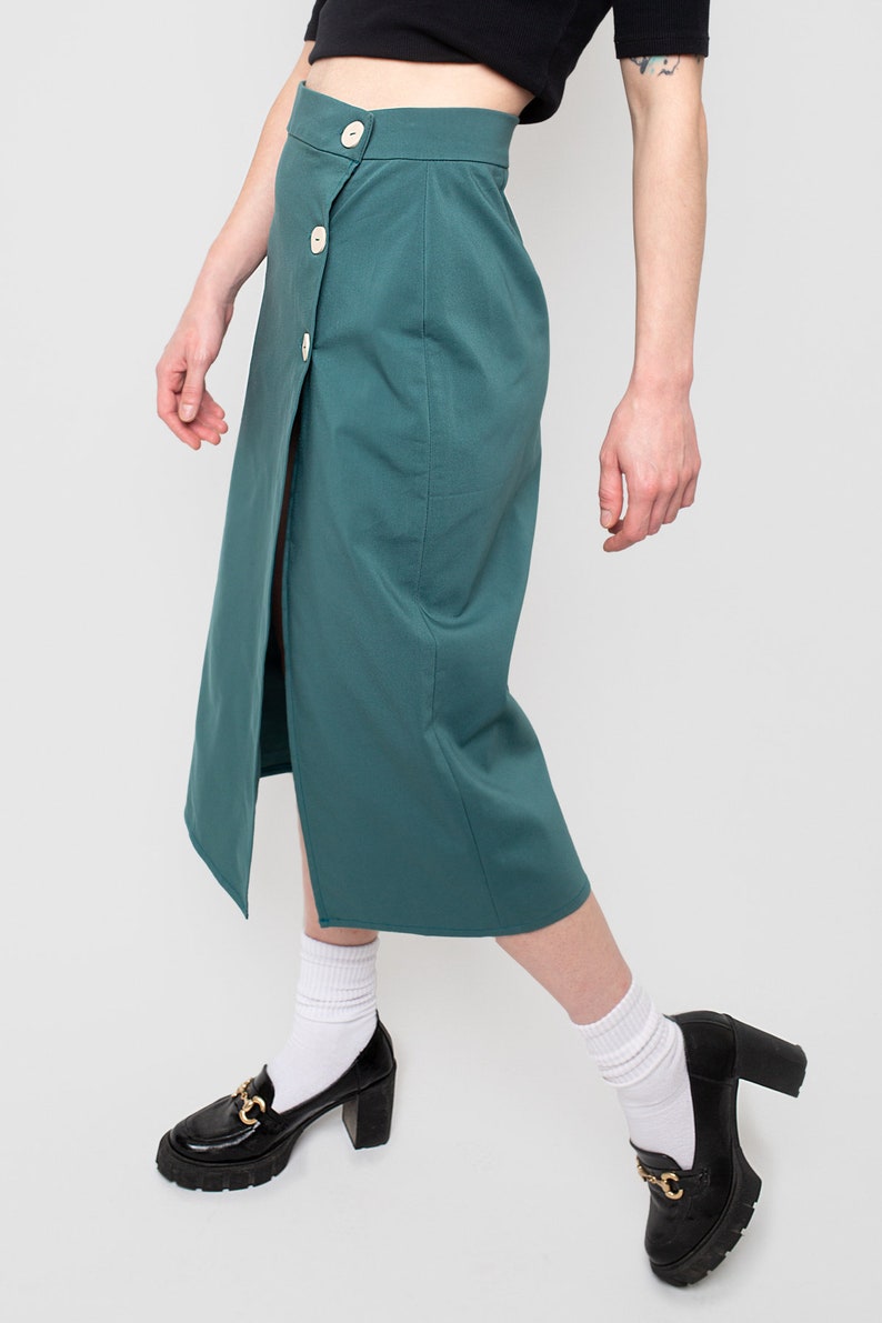 3 Buttons & Slit Skirt Green Gabardine