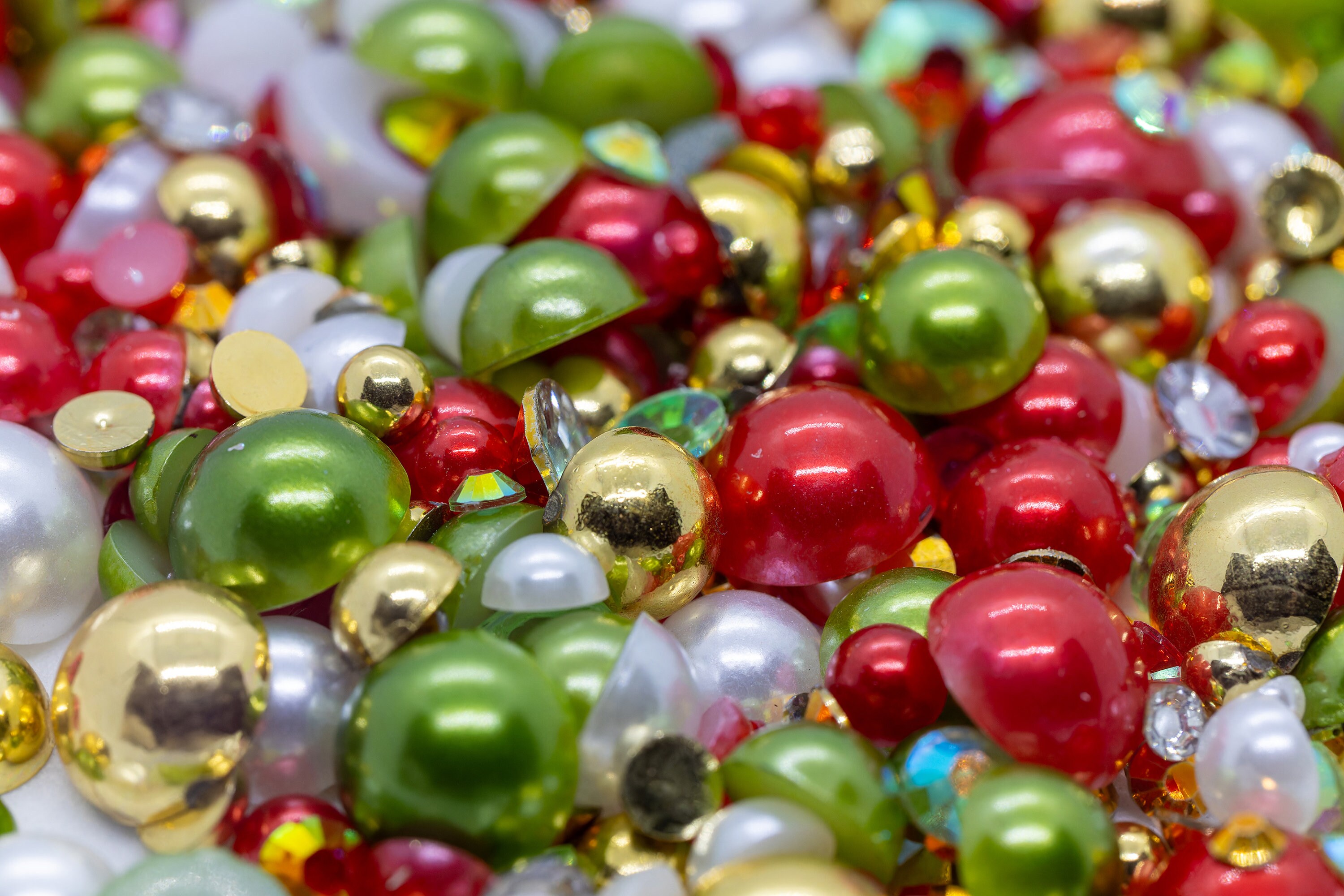 Flat Back Pearl and Rhinestone Mix 75, Christmas Red Green Gold Mixed