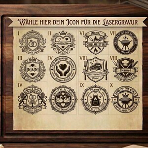 May include: A wooden cutting board with a selection of laser engraving icons. The icons are in a vintage style, with options for weddings, grilling, and personalized names. The text "W&Auml;HLE HIER DEIN ICON F&Uuml;R DIE LASERGRAVUR" is at the top.
