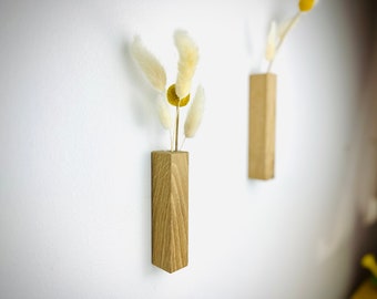 Wall vase made of solid FSC®-certified oak wood – for fresh and dried flowers – for your flower arrangements, including test tube vase.