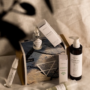 Earth Wellness Box, summer bundle, face and body care body soap wellbeing box, gift box, botanical beauty, eye serum, retinol face serum