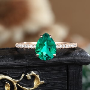 pear shaped emerald engagement ring Antique rose gold Unique vintage women moissanite half eternity Diamond cluster Anniversary ring