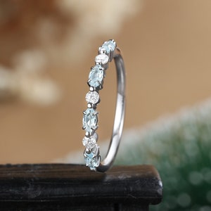Alianza de bodas de aguamarina en oro blanco con corte marquesa Anillo de aniversario Alianza de bodas de moissanita vintage Anillo de compromiso de diamantes Banda apilable única