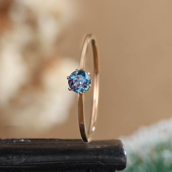 Anillo de compromiso de alejandrita solitario oro rosa, anillo de boda delicado y delicado minimalista, anillo de promesa de aniversario, anillo de conjunto de punta único