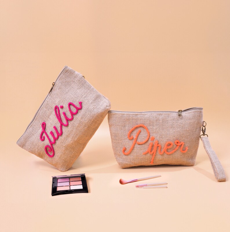 Regalo de dama de honor, Bolsa de maquillaje personalizada, Regalo de fiesta de bodas, Bolsa de artículos de tocador, Bolsa de arpillera, Bolsa cosmética personalizada, Organizador de maquillaje personalizado imagen 1