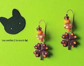 Boucles d'oreilles trèfle prune orange ou violet en cuivre émaillé et perles lampwork artisanales crochets hypoallergéniques en niobium