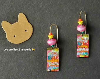 Boucles d'oreilles rectangulaires multicolores dominante rose ou jaune en laiton et perles lampwork artisanales crochets hypoallergéniques