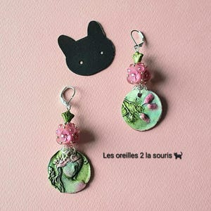 Boucles d'oreilles hors du temps, comme un trésor antique trouvé près d’un lac, pour un mariage aux couleurs douces ou une âme romantique...