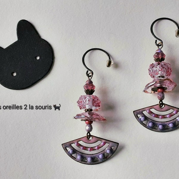 Boucles d'oreilles éventail rose et parme ou bleu et rouge en cuivre émaillé et perles lampwork artisanales crochets en niobium ou titane