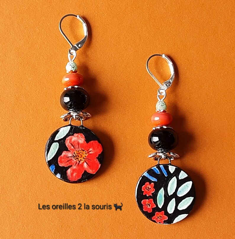 Boucles d'oreilles dépareillées hibiscus rouge noir ou tulipes bleu rouge en céramique artisanale crochets hypoallergéniques en niobium Noir