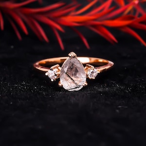 Anello di fidanzamento in quarzo rutilato nero taglio a pera Anello vintage in rutilo nero Anello a fascia intrecciata Infinity Anello solitario in oro rosa Anello minimalista