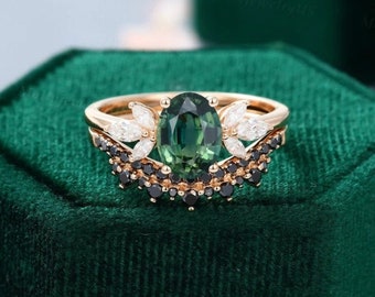 Vintage pear shaped green emerald engagement ring set art deco rose gold marquise cut moissanite ring set unique wedding ring set for women