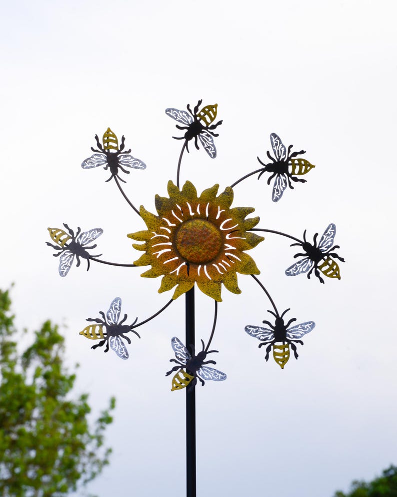Hand-Painted Daisy and Bees Wind Spinner: Metal Garden Decoration image 3
