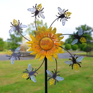 Hand-Painted Daisy and Bees Wind Spinner: Metal Garden Decoration image 1