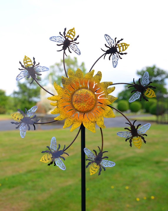 Hand-Painted Daisy and Bees Wind Spinner: Metal Garden Decoration