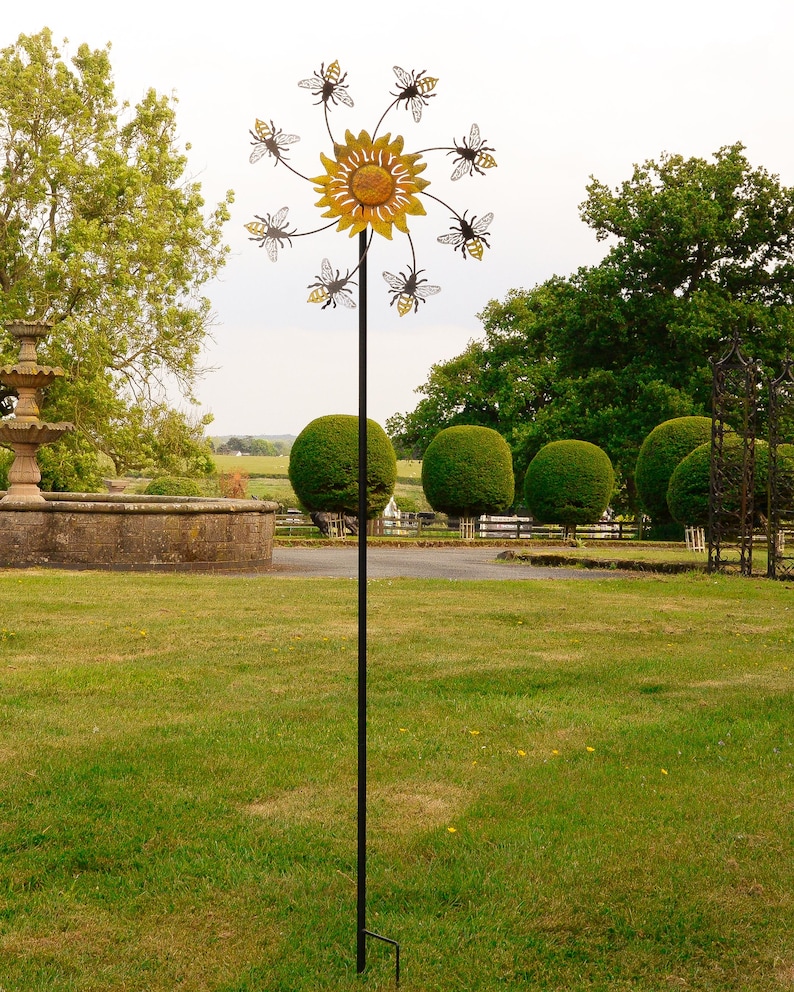 Hand-Painted Daisy and Bees Wind Spinner: Metal Garden Decoration image 5