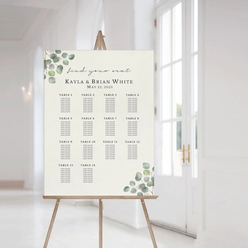 Pode incluir: Um mapa de lugares para casamento com um design de folhas de eucalipto. O gr&aacute;fico &eacute; intitulado "find your seat" e lista os nomes dos convidados atribu&iacute;dos a cada mesa. O gr&aacute;fico &eacute; para o casamento de Kayla & Brian White em 22 de maio de 2023.